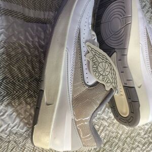 Jordan Men's White and Tan Sneakers